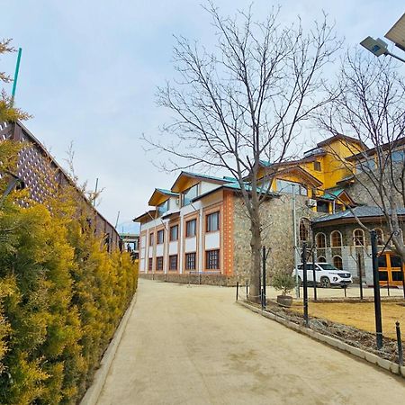 The Walnut Creek Pahalgam Hotel Exterior photo
