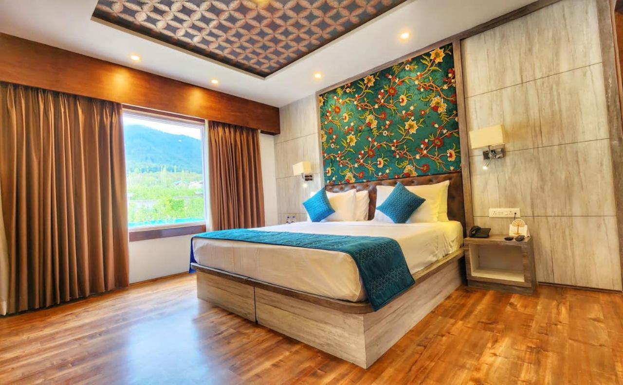 The Walnut Creek Pahalgam Hotel Exterior photo