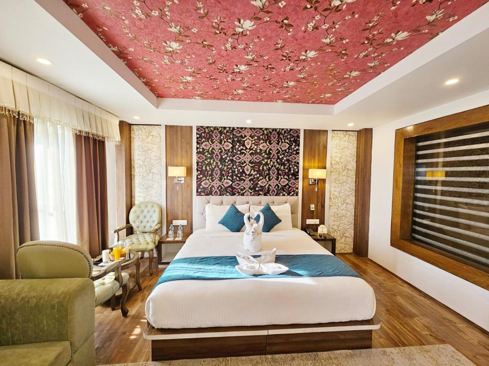 The Walnut Creek Pahalgam Hotel Exterior photo